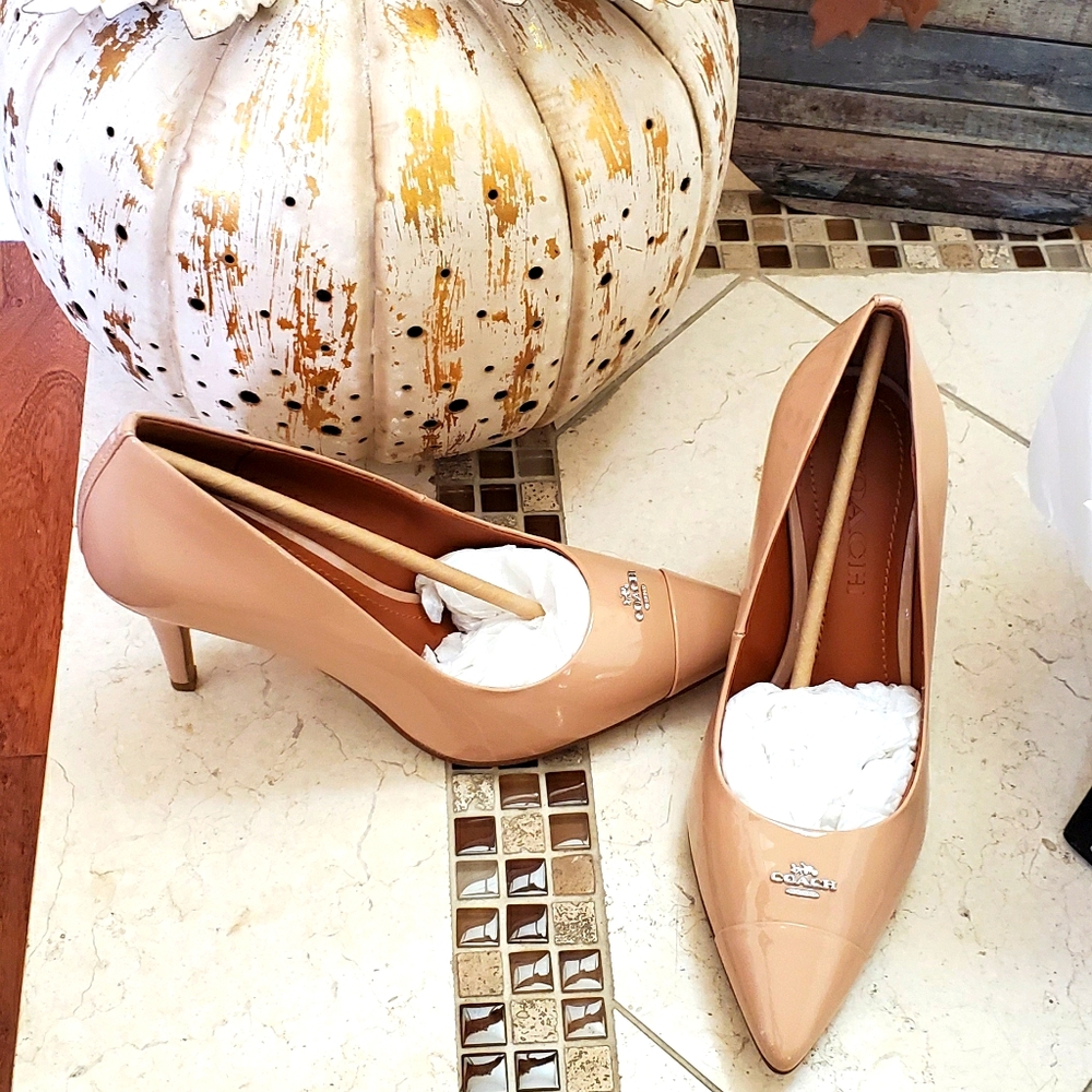 Coach pumps